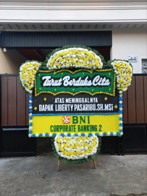 Papan Bunga Duka di Kwadungan Gunung