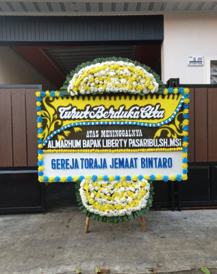 Papan Bunga Duka di Kwadungan Gunung